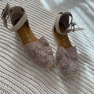 LIKE NEW Floral Wedge Espadrille